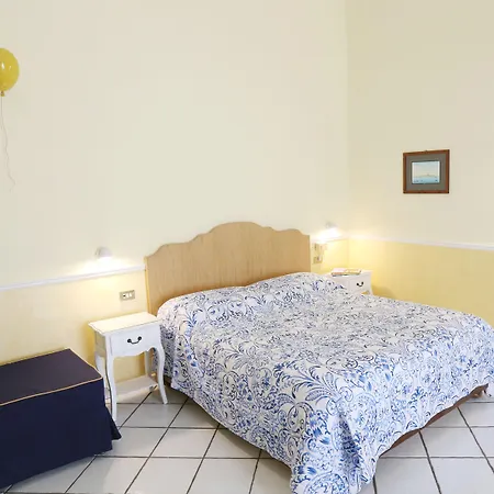 Santa Lucia 50 בית הארחה