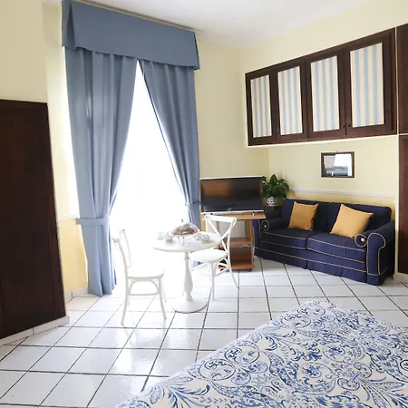 Santa Lucia 50 نابولي