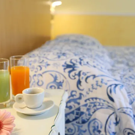 Santa Lucia 50 نابولي