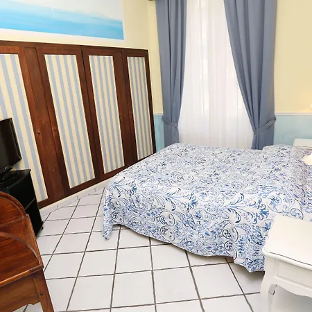 Santa Lucia 50 نابولي