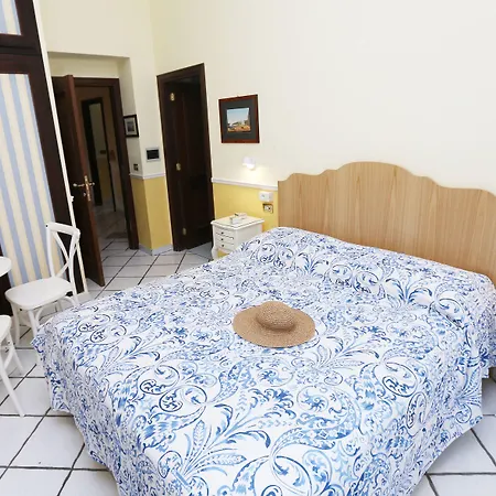 Santa Lucia 50 게스트하우스 4*