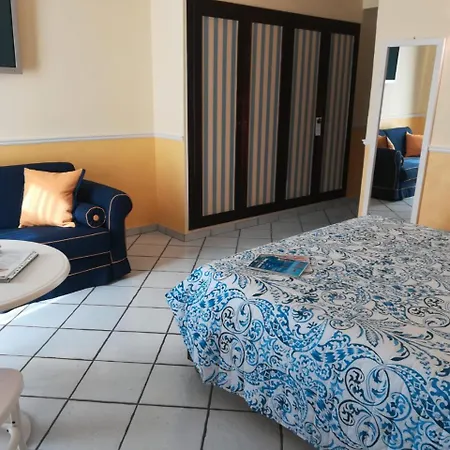 Santa Lucia 50 4* 나폴리